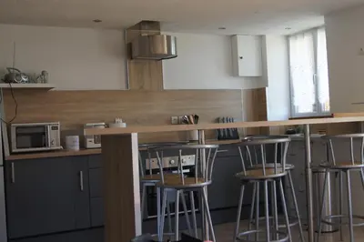 Cuisine ou kitchenette dans l'établissement APPARTEMENT PROCHE BORD DE MER