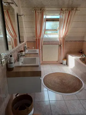 Salle de bains dans l'établissement Kerniguez 3