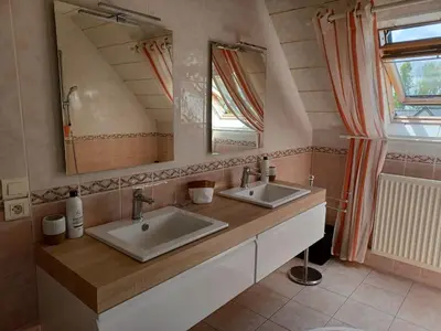 Salle de bains dans l'établissement Kerniguez 3