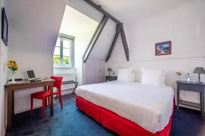 Un ou plusieurs lits dans un hébergement de l'établissement Logis- Auberge De Kerveoc'h