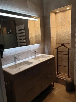 Salle de bains dans l'établissement Brest quartier Siam appartement 3 étoiles
