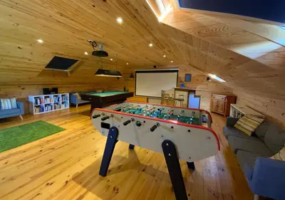 Billard dans l'établissement Stable Chambre d'Hôte at Kergudon, CdH with pool