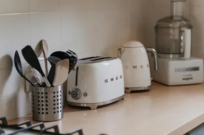 Cuisine ou kitchenette dans l'établissement Gîtes du Bulz, en pleine forêt proche de la mer
