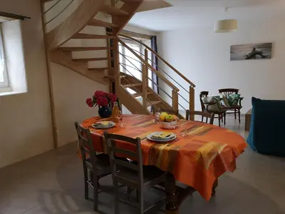 Coin salon dans l'établissement maison entre campagne et mer