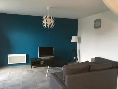Télévision ou salle de divertissement dans l'établissement LA ROLANDE