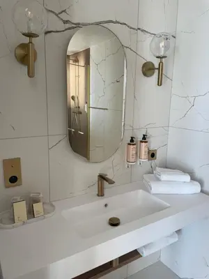 Salle de bains dans l'établissement Les Sables Blancs