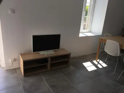 Télévision ou salle de divertissement dans l'établissement TANTE LICHE