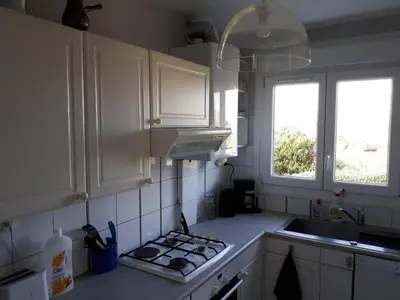 Cuisine ou kitchenette dans l'établissement Charmante maison vue mer