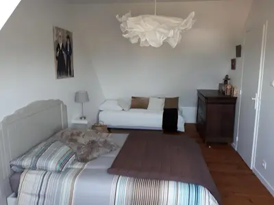Un ou plusieurs lits dans un hébergement de l'établissement Charmante maison vue mer