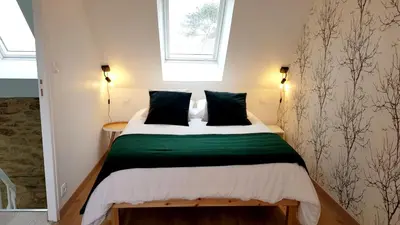 Un ou plusieurs lits dans un hébergement de l'établissement Maison charmante avec vue sur la mer à Locquirec