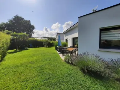 Jardin de l'établissement Cap Coz Cottage 4* a 500 m de la plage de sable fin