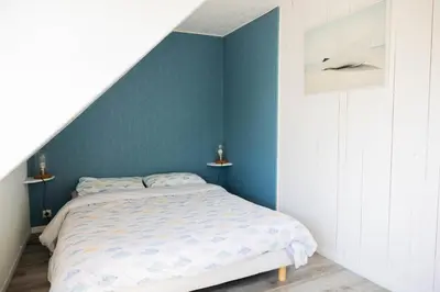 Un ou plusieurs lits dans un hébergement de l'établissement Jolie maison au port de l’Ile Tudy