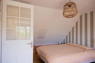 Un ou plusieurs lits dans un hébergement de l'établissement Jolie maison au port de l’Ile Tudy