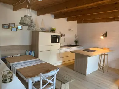 Cuisine ou kitchenette dans l'établissement Jolie maison au port de l’Ile Tudy
