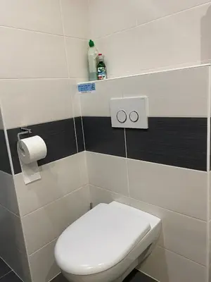 Salle de bains dans l'établissement Villa Yana Bretagne Piscine Intérieure partagée et Spa Privatif 100m de la Plage