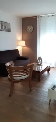 Coin salon dans l'établissement 20 rue Edouard Corbière, proche gare SNCF de BREST