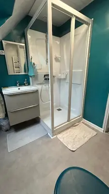 Salle de bains dans l'établissement Entre terre et mer