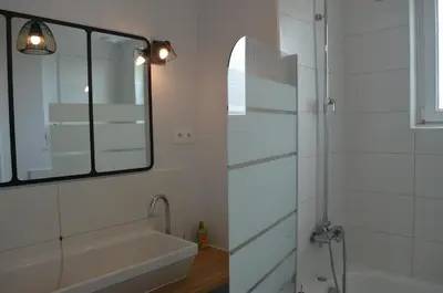 Salle de bains dans l'établissement VILLA KEREZAM au petit port de Mogueriec