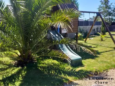 Jardin de l'établissement Le Loft du Dolmen Clara, entre terre et mer