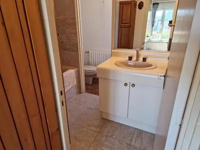 Salle de bains dans l'établissement Résidence Brizeux