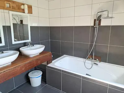 Salle de bains dans l'établissement Holiday Home in France near Sandy Beaches