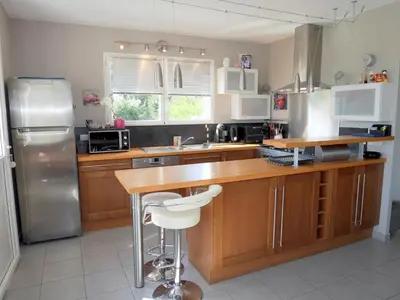 Cuisine ou kitchenette dans l'établissement Holiday Home in Crozon near Sandy Beaches