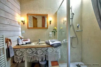 Salle de bains dans l'établissement L~ABERCaiL