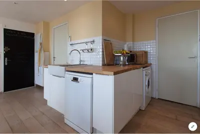 Cuisine ou kitchenette dans l'établissement Aux 4 Sardines T2 56m2