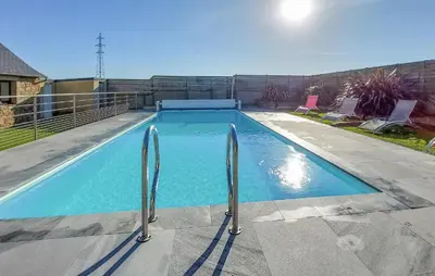 Piscine de l'établissement Lovely Home In Guisseny ou située à proximité