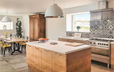 Cuisine ou kitchenette dans l'établissement Lovely Home In Guisseny