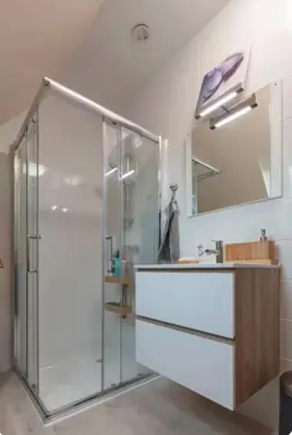 Salle de bains dans l'établissement Envol du Phénix - Studio Phenix 20 m² avec jardin