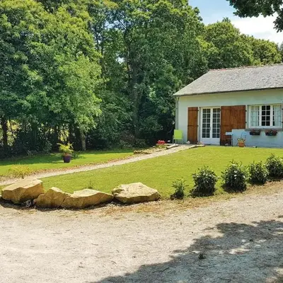 2 Bedroom Cozy Home In Locronan