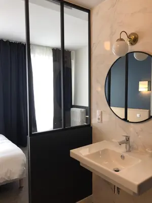 Salle de bains dans l'établissement Hotel Saint Louis