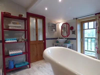Salle de bains dans l'établissement chambre d'hôte atypique 