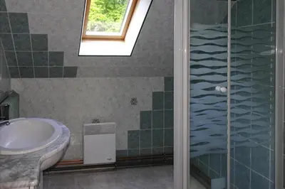 Salle de bains dans l'établissement Apartment in Bénodet near Sandy Beaches