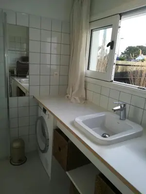 Salle de bains dans l'établissement TY KERLUZ - Vue Mer et Plage à 80m