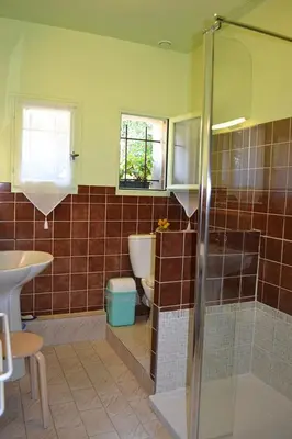 Salle de bains dans l'établissement la hulotte