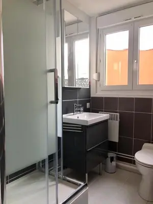 Salle de bains dans l'établissement La Petite Maison