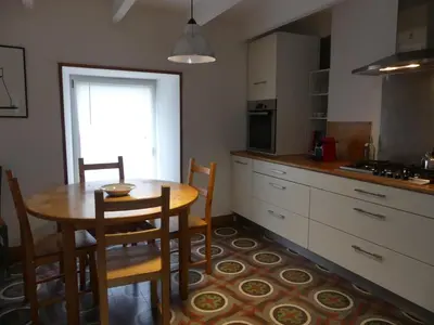 Cuisine ou kitchenette dans l'établissement Maison près de l'Océan