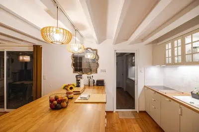 Cuisine ou kitchenette dans l'établissement Maison familiale 11 couchages, proche de La Palue