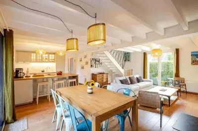 Cuisine ou kitchenette dans l'établissement Maison familiale 11 couchages, proche de La Palue