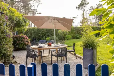 Jardin de l'établissement Maison familiale 11 couchages, proche de La Palue