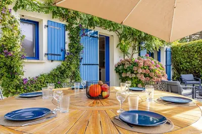 Jardin de l'établissement Maison familiale 11 couchages, proche de La Palue