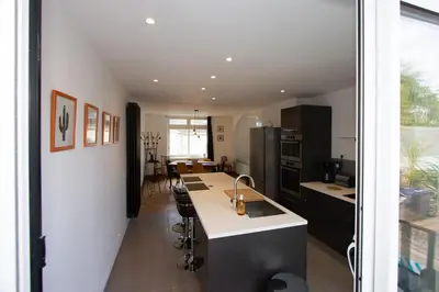 Cuisine ou kitchenette dans l'établissement Les Aigrettes - Appartement spacieux - Terrasse et garage