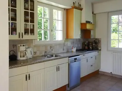 Cuisine ou kitchenette dans l'établissement Holiday Home in Bénodet with Pool & Beaches