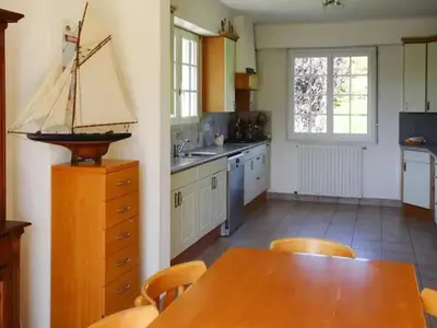Cuisine ou kitchenette dans l'établissement Holiday Home in Bénodet with Pool & Beaches