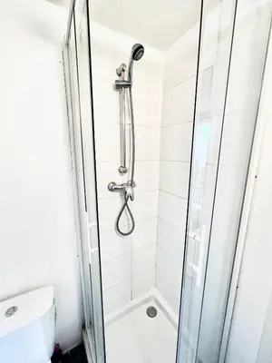 Salle de bains dans l'établissement Studios meublés Brest Keruscun