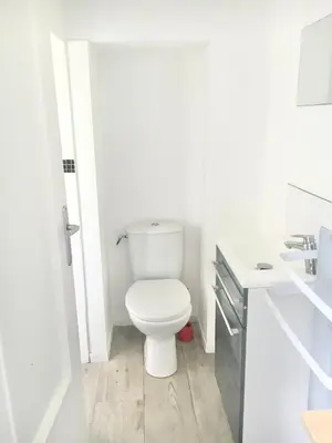 Salle de bains dans l'établissement Studios meublés Brest Keruscun