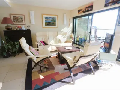 Coin salon dans l'établissement Bénodet, appart. 3*, plage à pied, parking privé - FR-1-481-52