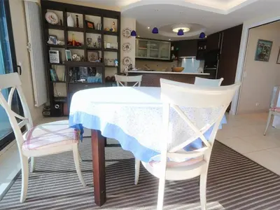 Cuisine ou kitchenette dans l'établissement Bénodet, appart. 3*, plage à pied, parking privé - FR-1-481-52
